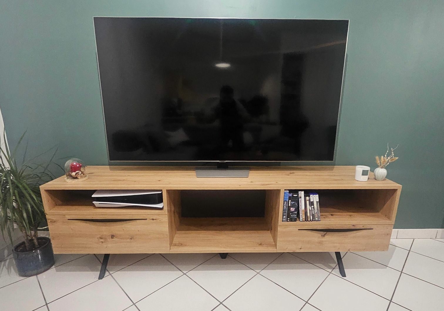 Meuble tv sur mesure en mélaminé chêne sauvage naturel.